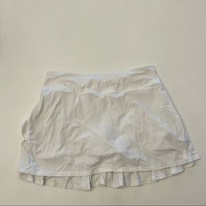 Lululemon athletica pace setter skirt - white - size 6 - great condition